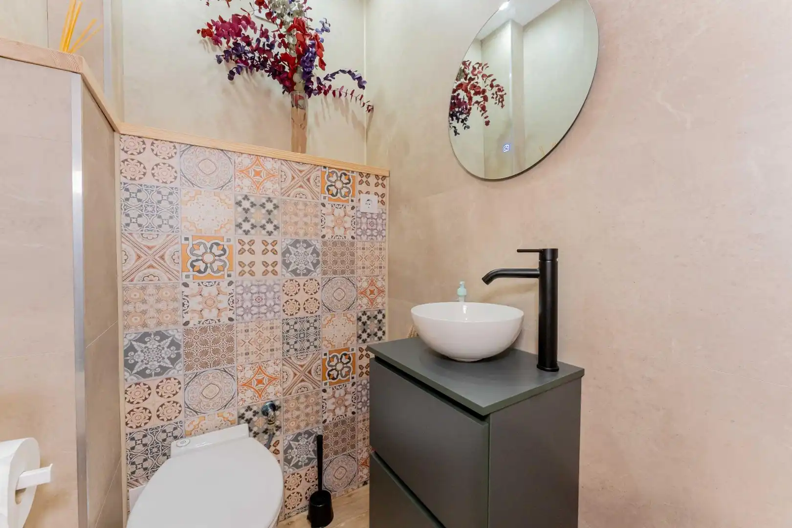 Bathroom of Flat for sale in Castelldefels  with Air Conditioner, Heating and Parquet flooring
