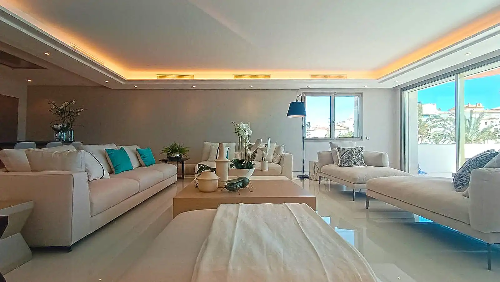Sala de estar de Apartamento en venta en Marbella con Aire acondicionado, Calefacción y Terraza