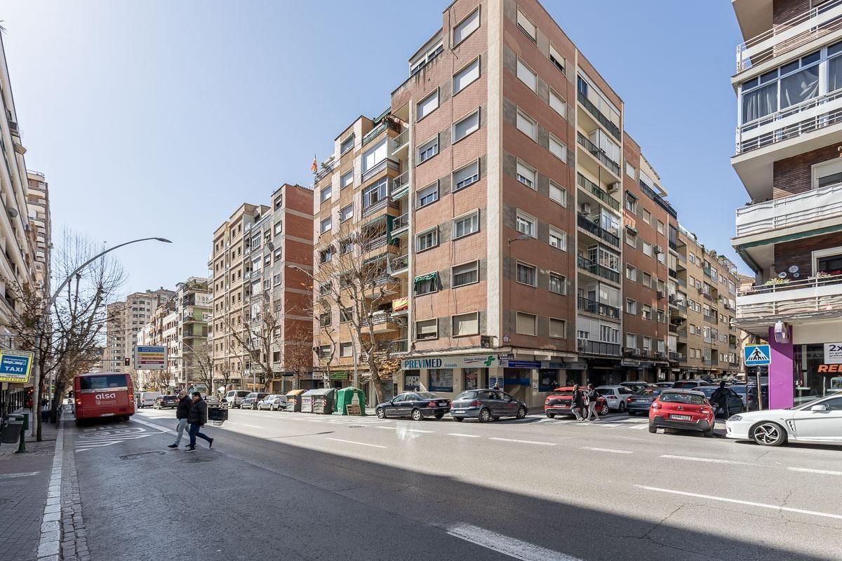 Exterior view of Office for sale in  Granada Capital