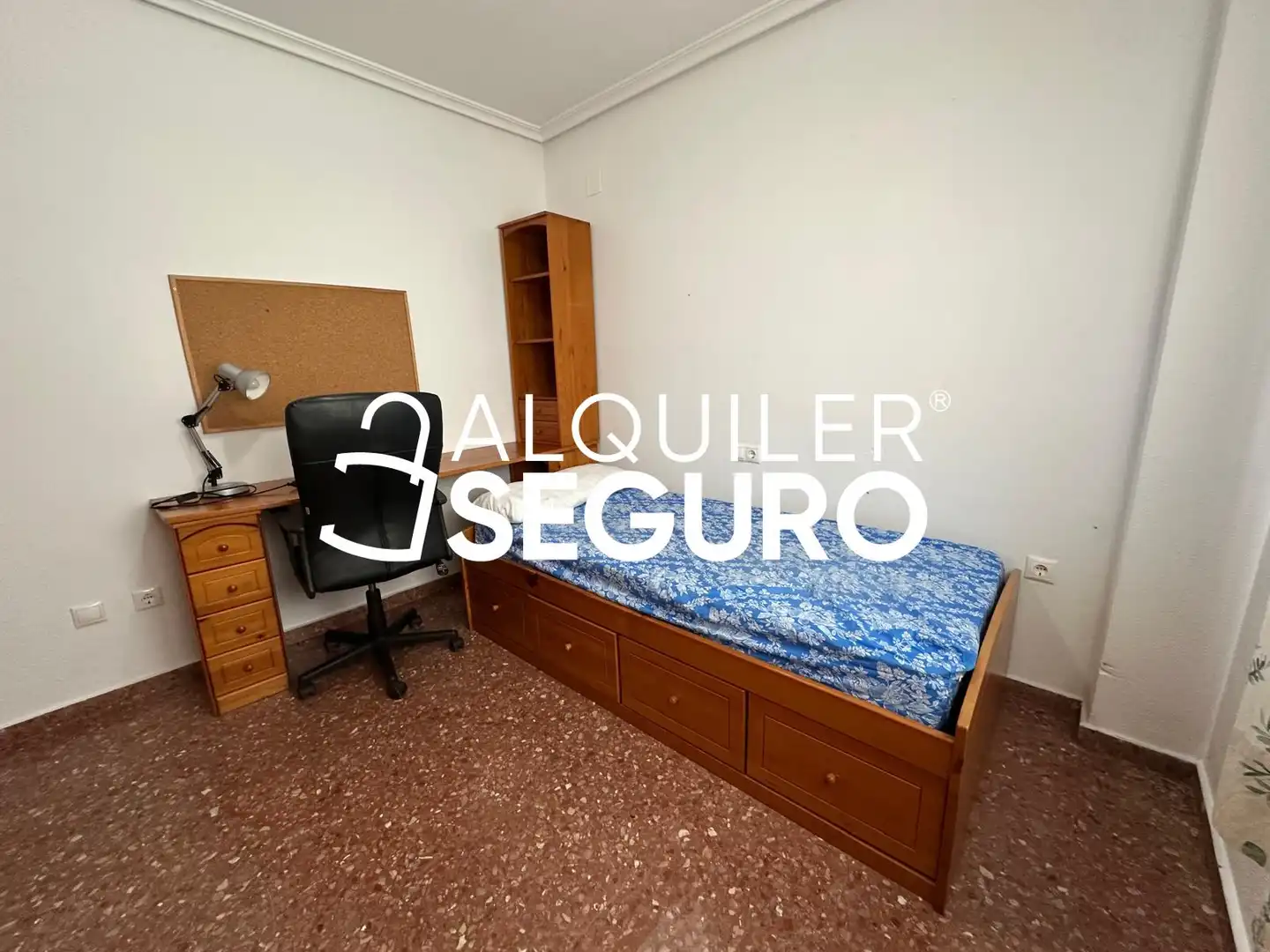 Bedroom of Flat for rent in Torrent  with Air Conditioner and Furnished