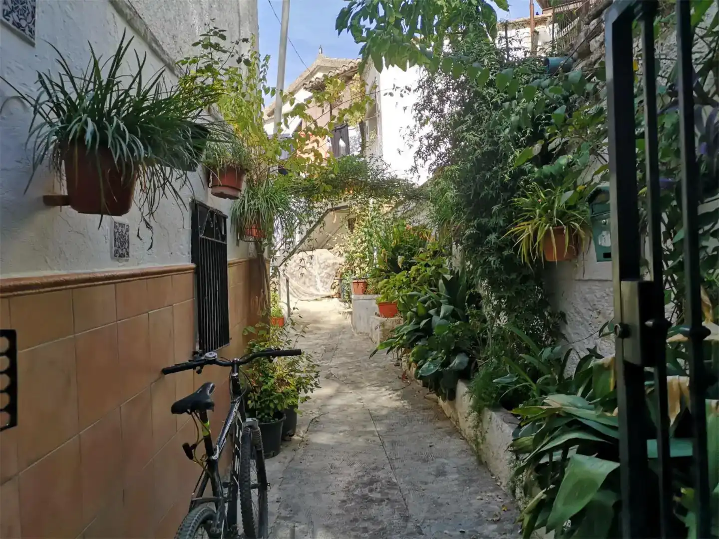 Vista exterior de Dúplex en venta en  Granada Capital con Balcón