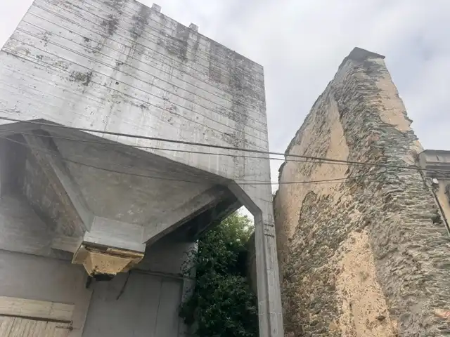 Vista exterior de Nau industrial en venda en Ribadeo