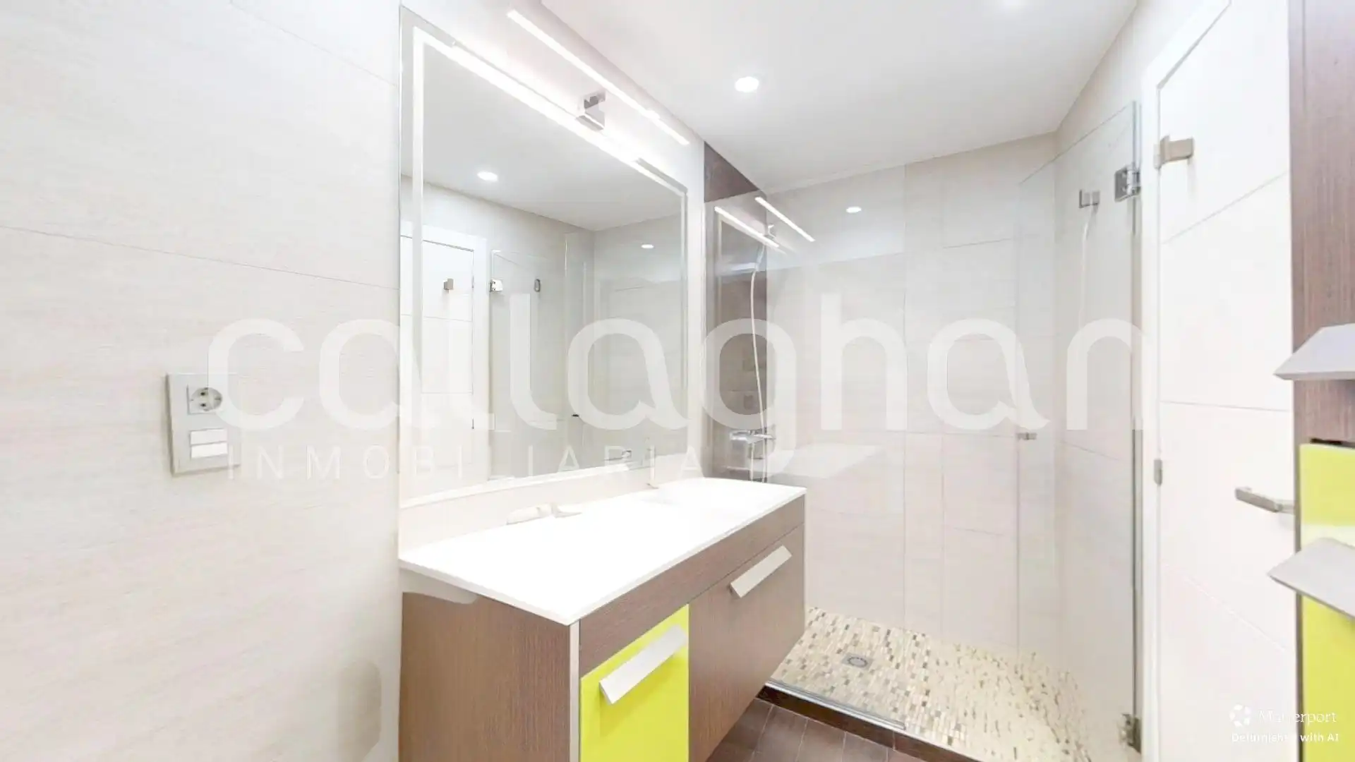 Bathroom of Flat for sale in Valencia  with Air Conditioner, Heating and Furnished