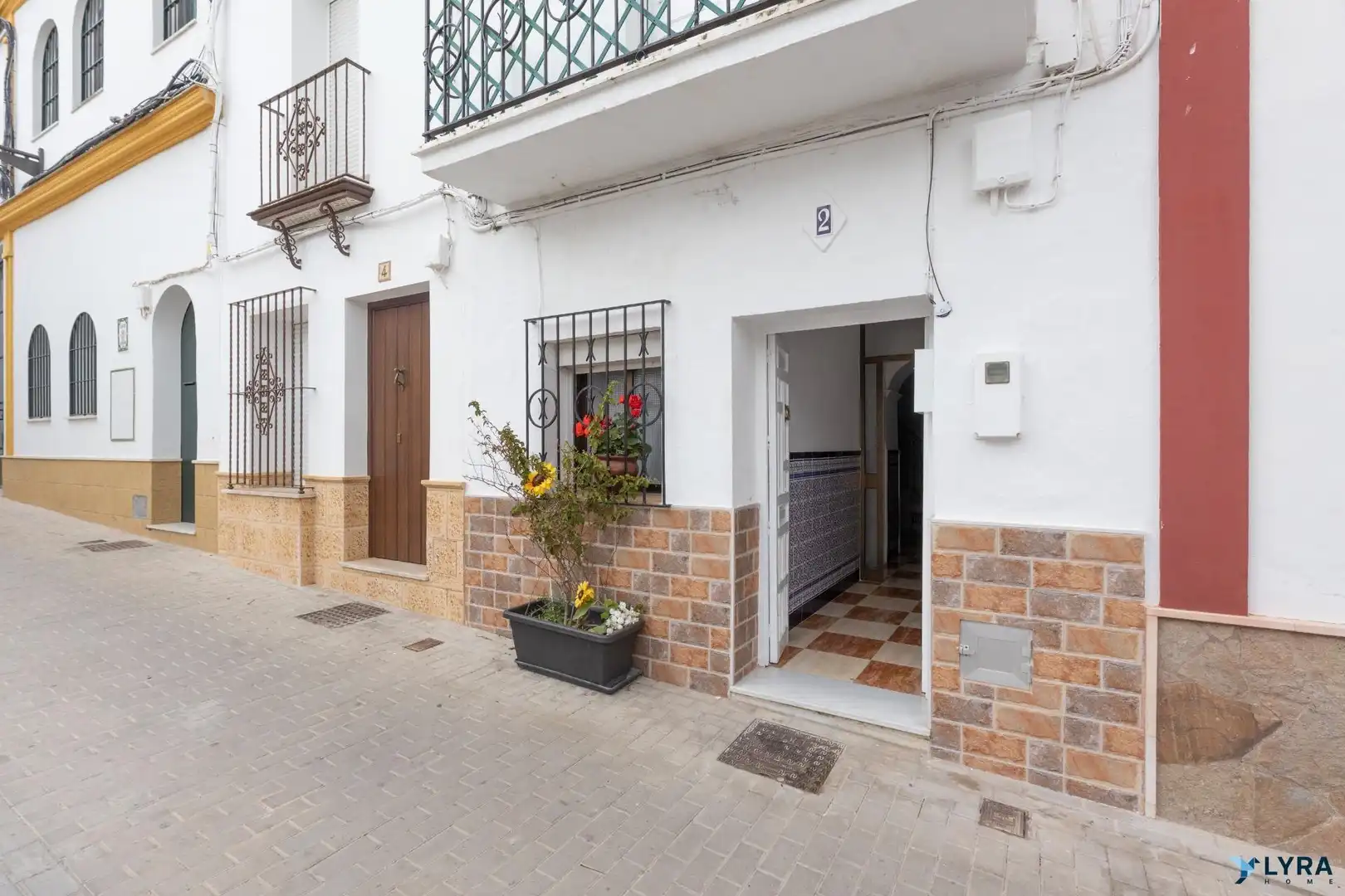 Vista exterior de Casa o xalet en venda en Las Cabezas de San Juan amb Aire condicionat, Traster i Balcó