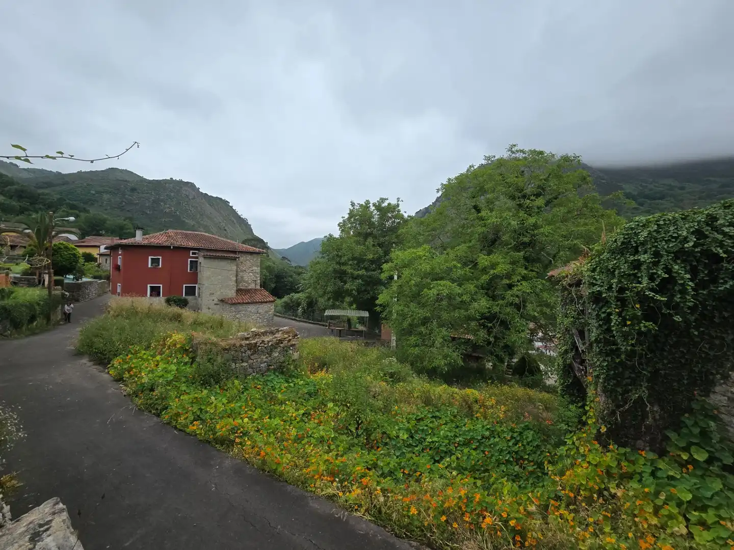 Vista exterior de Casa o xalet en venda en Llanes amb Calefacció, Terrassa i Traster