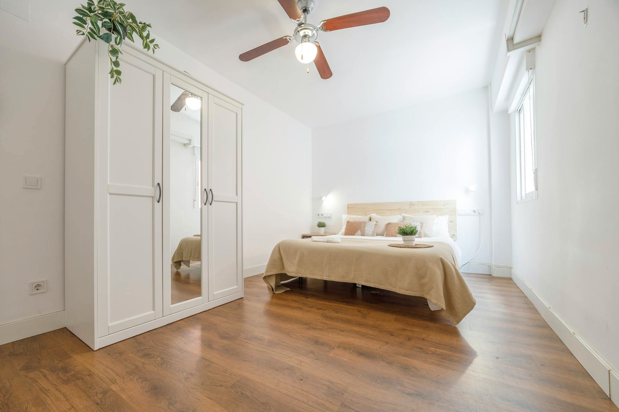 Dormitori de Pis per a compartir en  Valencia Capital amb Aire condicionat, Calefacció i Moblat