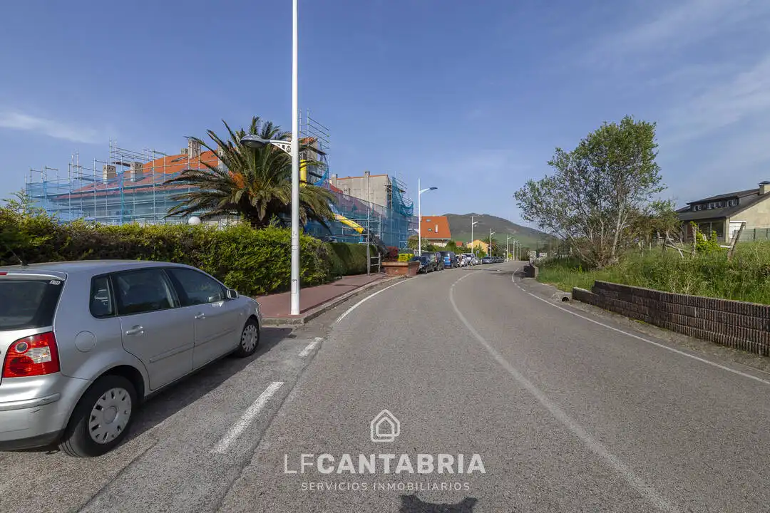 Vista exterior de Dúplex en venda en Miengo amb Calefacció i Traster