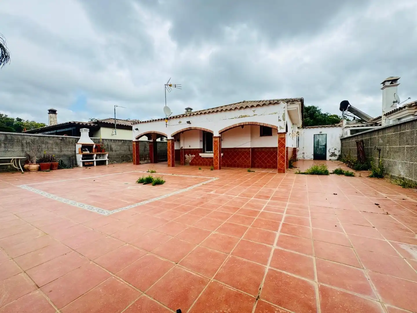 Außenansicht von Haus oder Chalet zum Verkauf in Los Barrios mit Privatgarten und Terrasse
