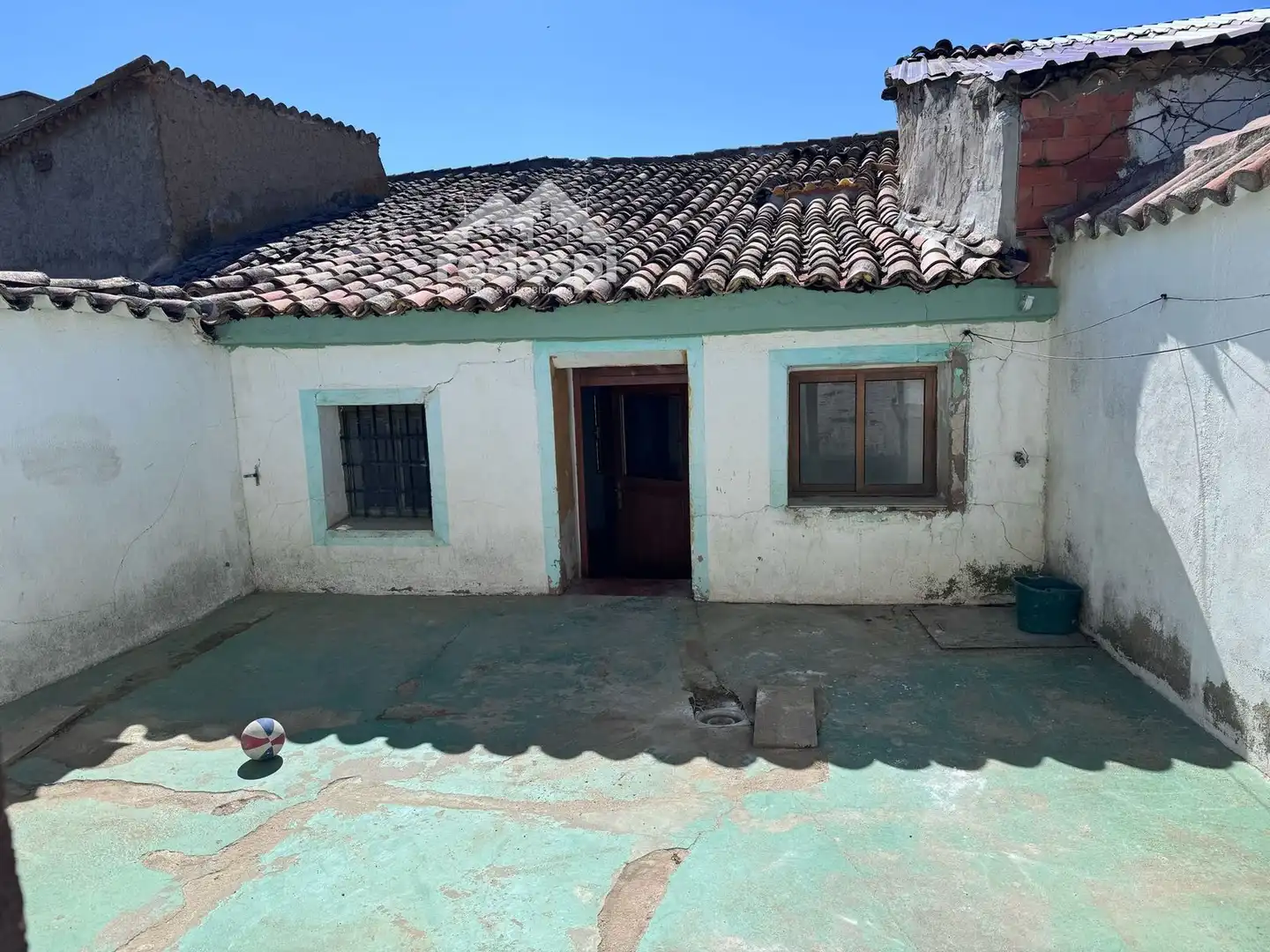 Vista exterior de Casa adosada en venta en Villardondiego con Terraza, Trastero y Amueblado