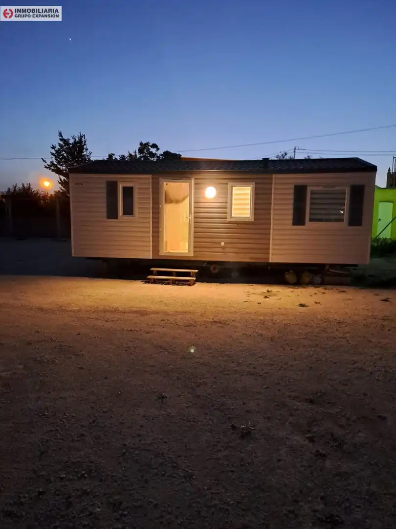 Vista exterior de Casa o xalet en venda en El Pinós / Pinoso amb Aire condicionat, Calefacció i Jardí privat