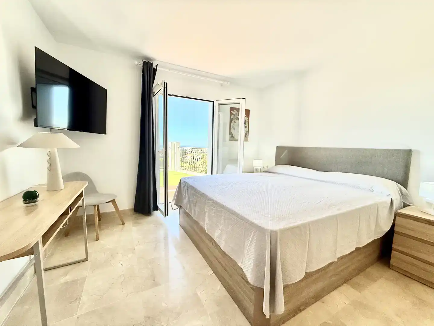 Bedroom of Flat for sale in Benahavís  with Air Conditioner and Swimming Pool