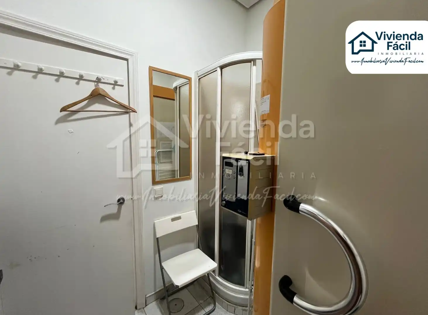 Baño de Local en venta en Madrid con Aire acondicionado, Amueblado y Internet
