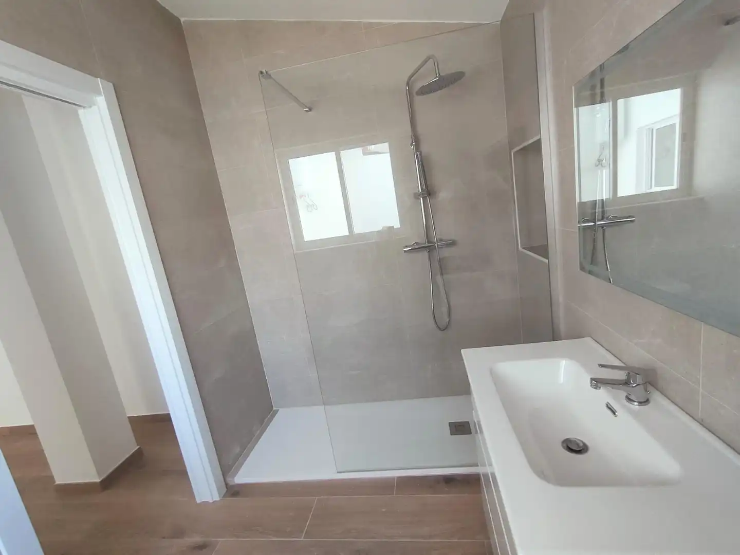Bathroom of Flat for rent in Torrent