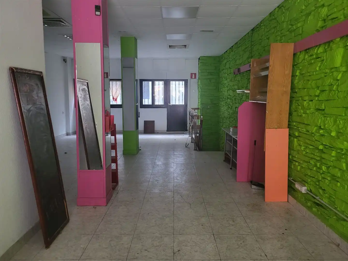 Locale commerciale in affitto a TORIBIO ETXEBERRIA