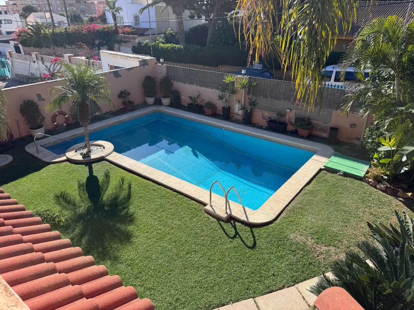 Swimming pool of Houses for sale in Roquetas de Mar  with Air Conditioner, Storage room and Swimming Pool