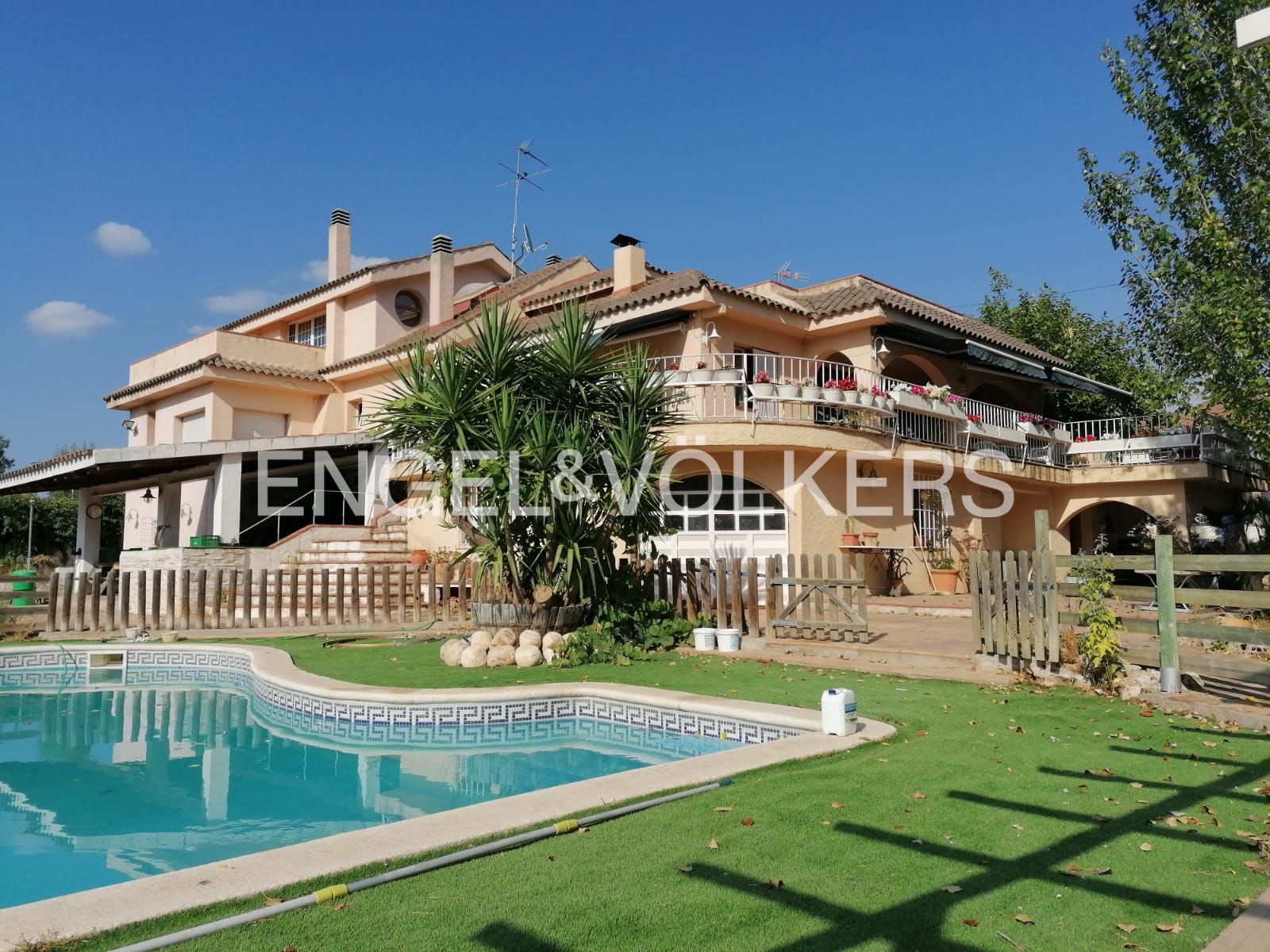 Exterior view of House or chalet for sale in Esparreguera  with Air Conditioner, Heating and Private garden