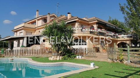 Oasis de Lujo con Piscina Privada en Esparreguera, Cerca de Barcelona