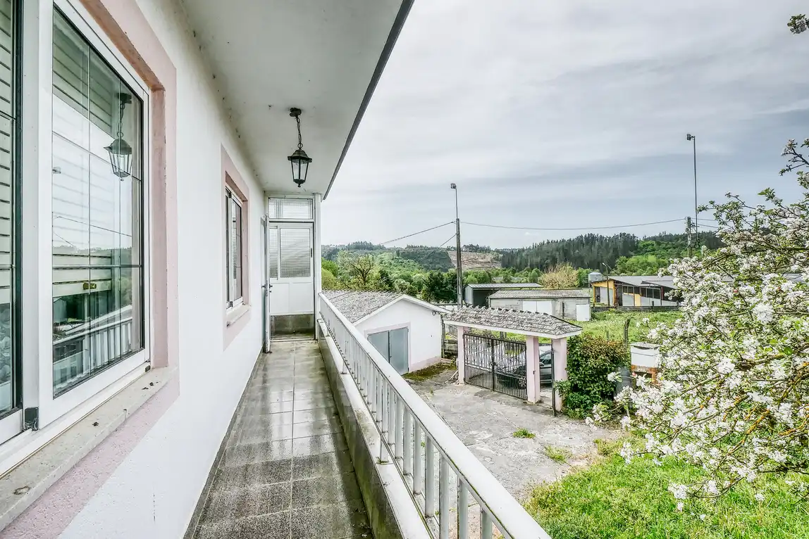 Vista exterior de Casa o xalet en venda en Baralla amb Calefacció, Jardí privat i Terrassa