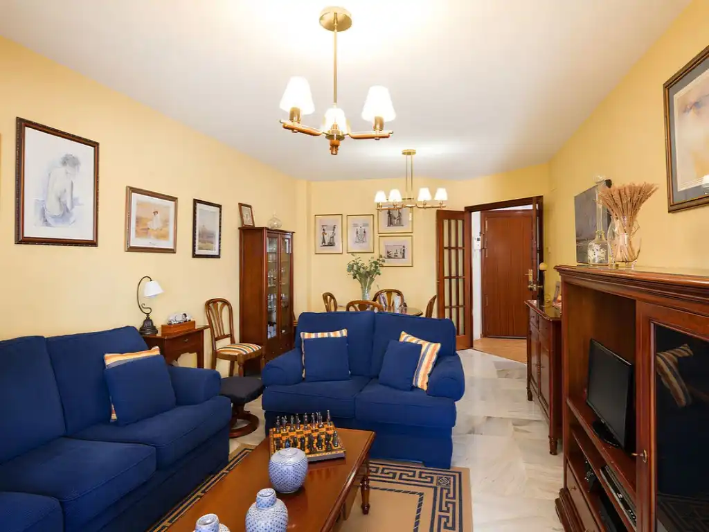 Sala d'estar de Pis en venda en Fuengirola amb Aire condicionat, Terrassa i Piscina