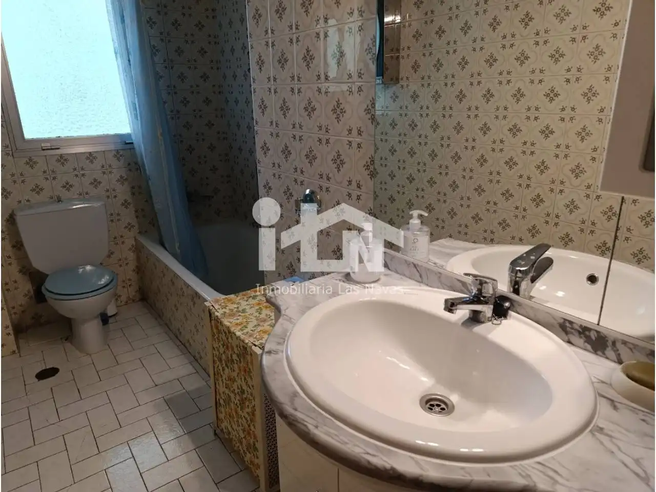 Bany de Pis en venda en Las Navas del Marqués  amb Parquet, Terrassa i Traster