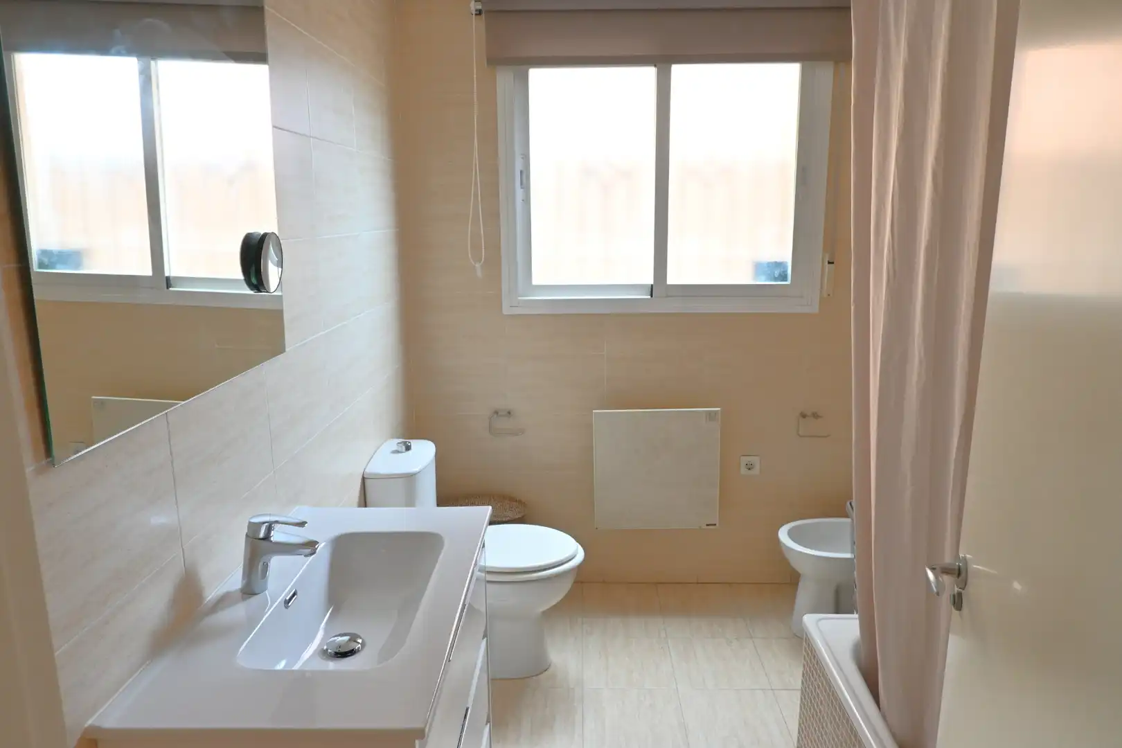 Bathroom of Flat for sale in Churriana de la Vega  with Air Conditioner, Heating and Furnished