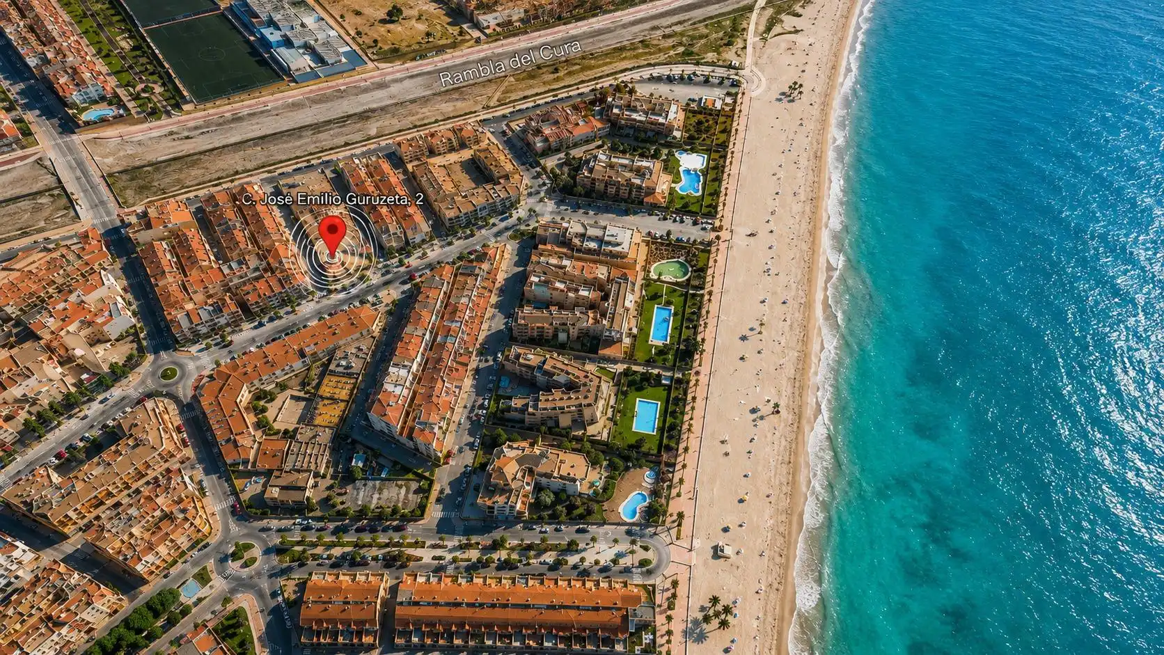 Vista exterior de Casa o xalet en venda en Roquetas de Mar amb Aire condicionat, Jardí privat i Terrassa