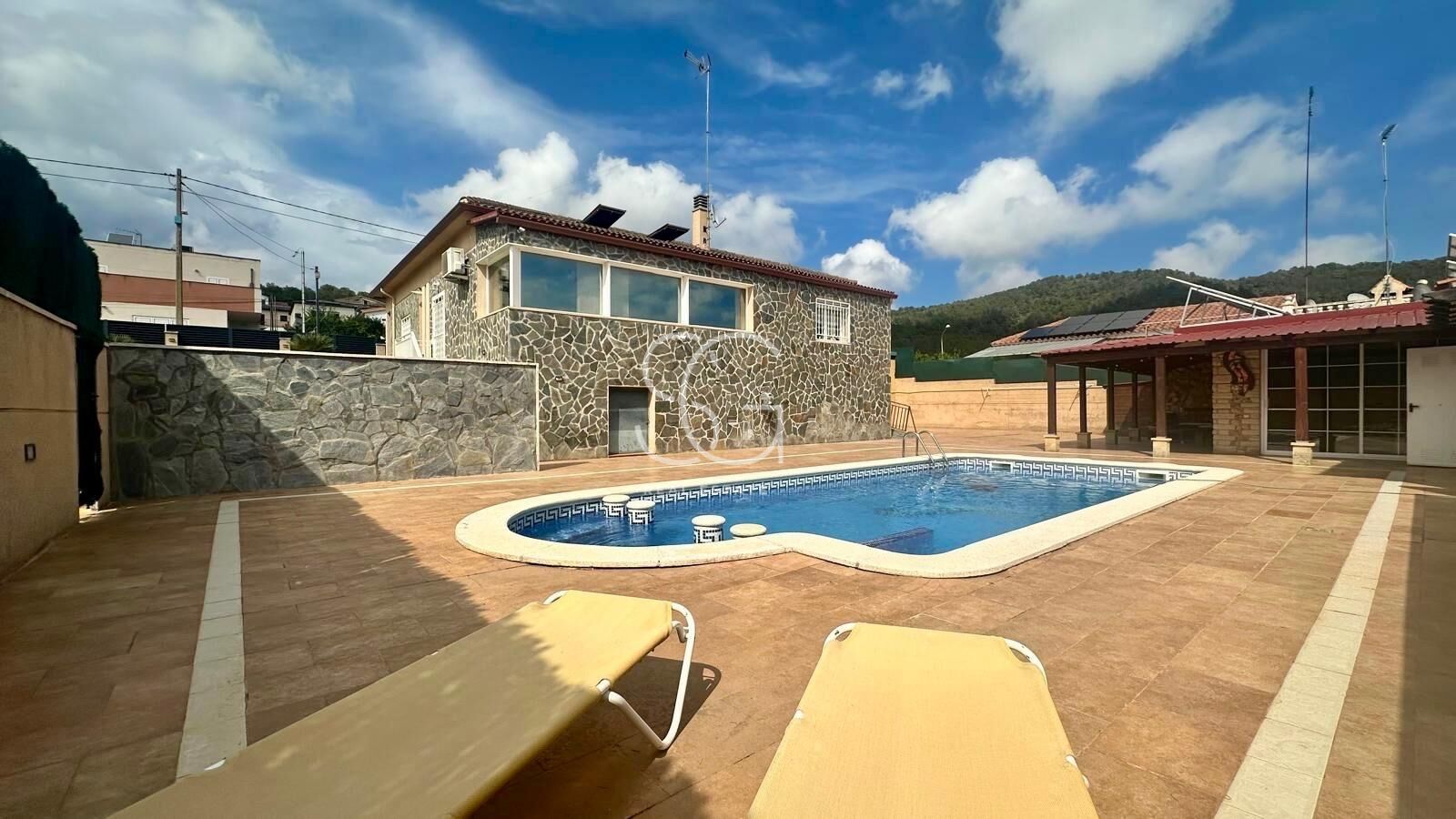 Swimming pool of House or chalet for sale in Bonastre  with Air Conditioner, Heating and Private garden