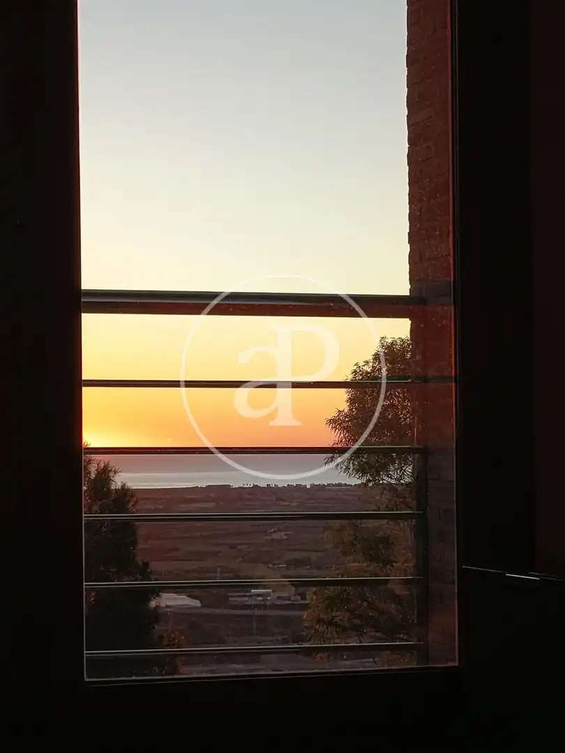 Vista exterior de Casa o xalet en venda en Sagunto / Sagunt amb Aire condicionat, Calefacció i Jardí privat