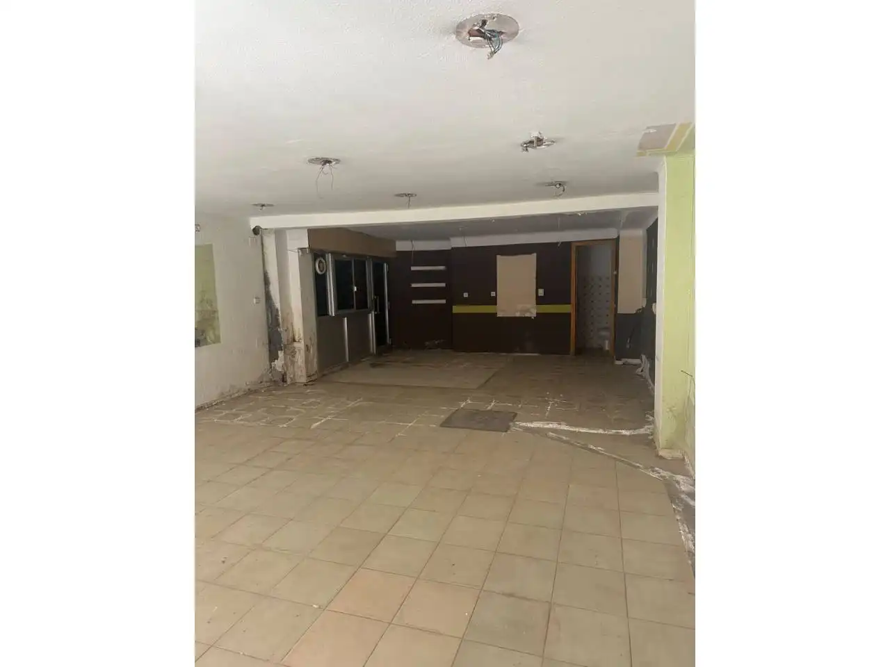 Local comercial en venda a Plaza Mártirs 2, imagen 4