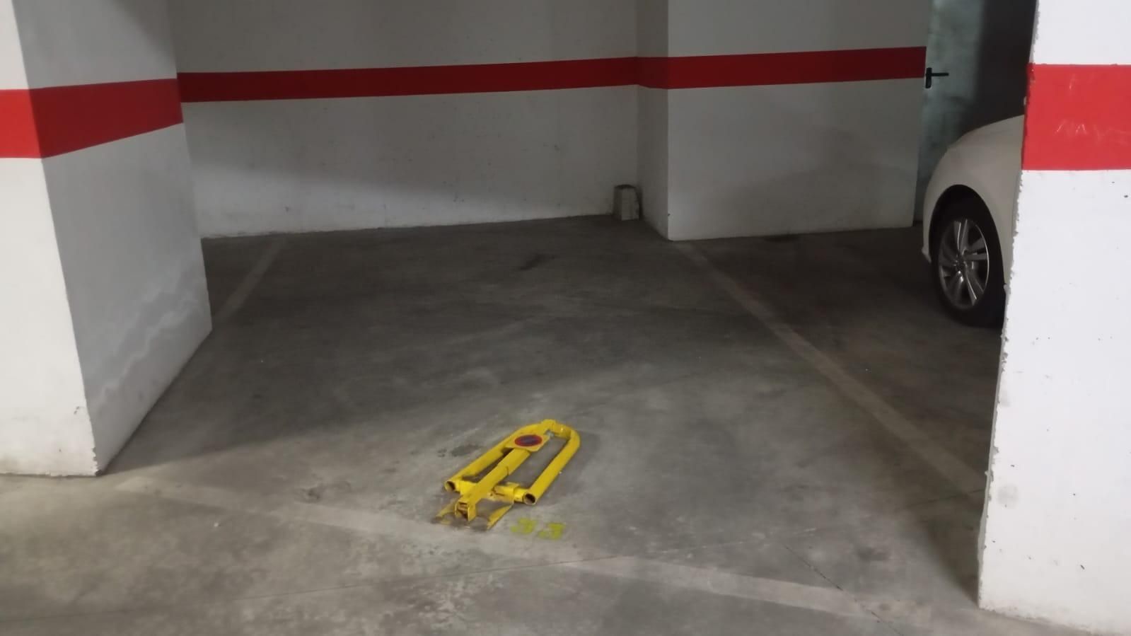 Parking of Garage for sale in San Fernando