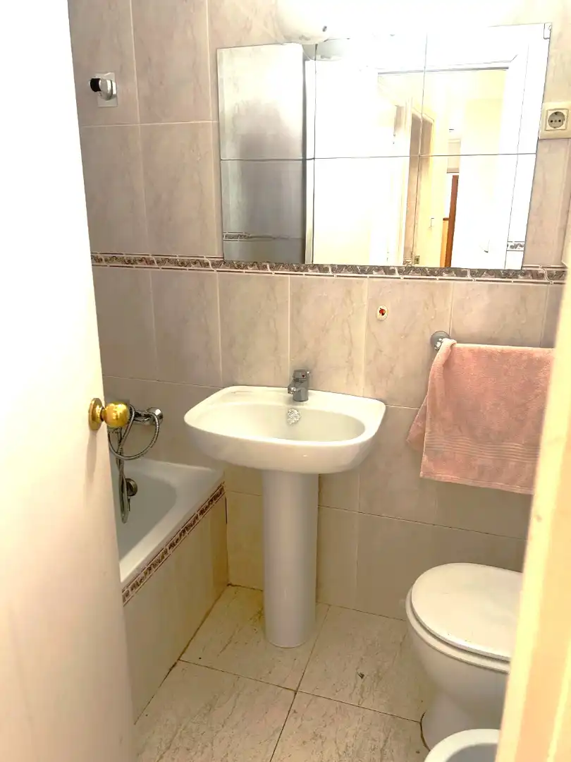 Baño de Piso de alquiler en Murcia con Amueblado, Horno y Lavadora