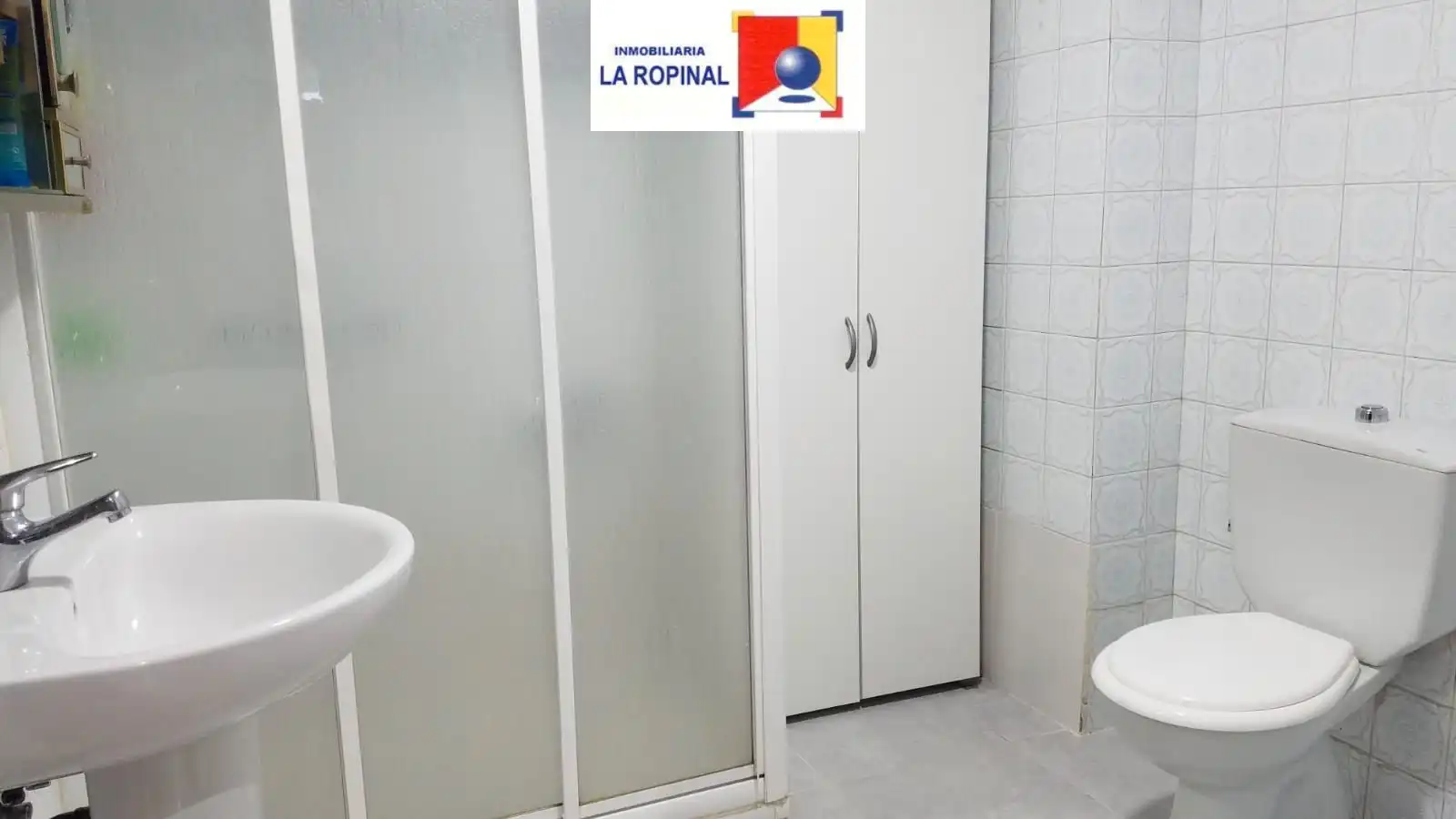 Bathroom of Flat for sale in Salamanca  with Heating, Furnished and Oven