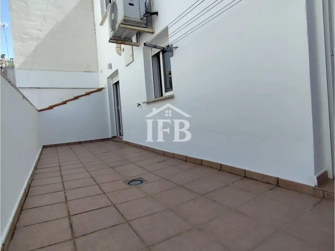 Vista exterior de Casa o xalet en venda en Badajoz amb Aire condicionat, Calefacció i Jardí privat