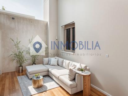 Living room of Flat for sale in  Madrid Capital  with Air Conditioner, Heating and Parquet flooring