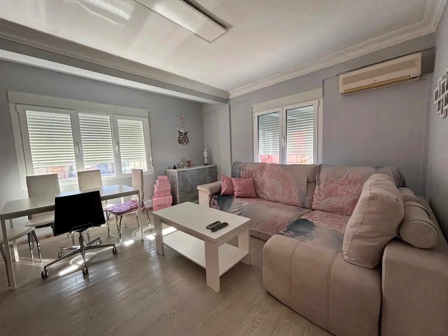 Living room of Flat for sale in Cáceres  with Air Conditioner, Terrace and Furnished