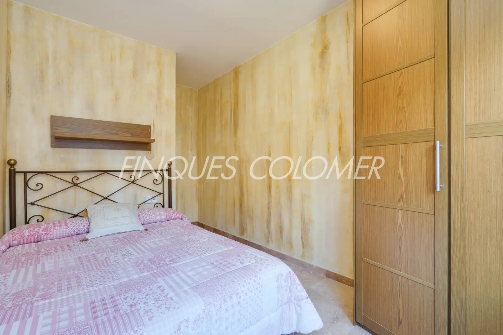 Schlafzimmer von Einfamilien-Reihenhaus zum Verkauf in Rubí mit Klimaanlage, Heizung und Terrasse