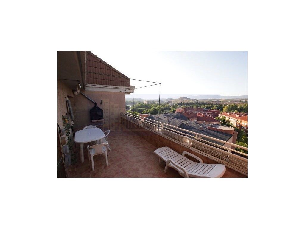 Terrassa de Apartament en venda en  Logroño amb Balcó