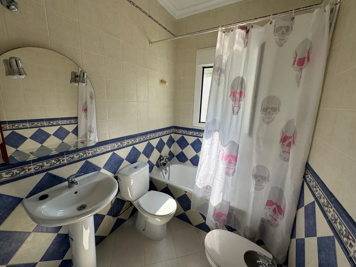 Bany de Casa o xalet en venda en Rincón de la Victoria amb Aire condicionat, Jardí privat i Terrassa