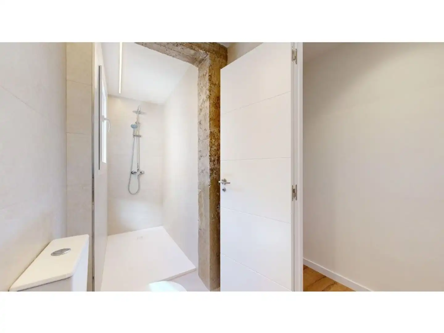 Baño de Piso en venta en Valencia con Aire acondicionado, Terraza y Amueblado