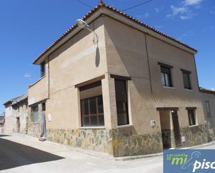 Vista exterior de Casa o xalet en venda en Castrodeza amb Parquet, Terrassa i Traster