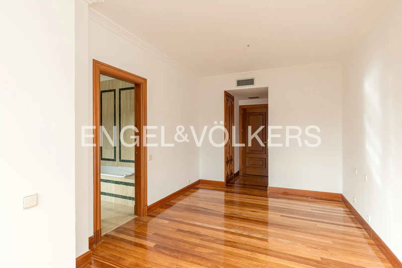 Flat for rent in Madrid  with Air Conditioner, Heating and Private garden