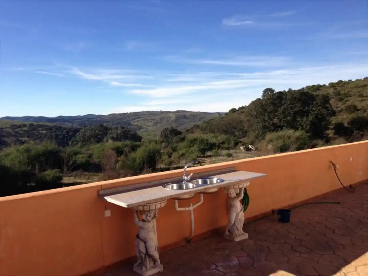 Terrassa de Casa o xalet en venda en El Castillo de las Guardas amb Balcó