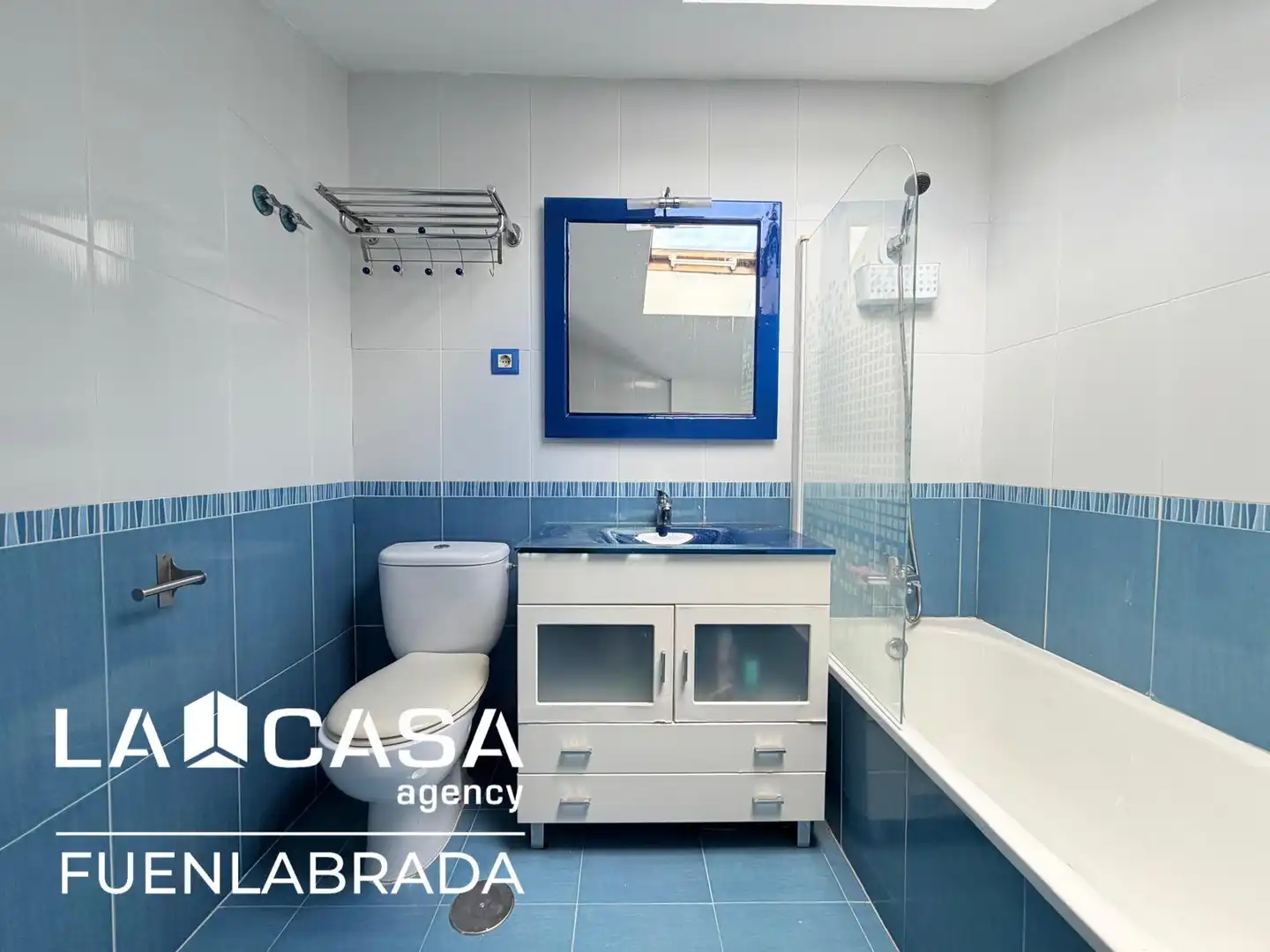 Bathroom of Duplexes for sale in El Viso de San Juan  with Heating, Swimming Pool and Balcony