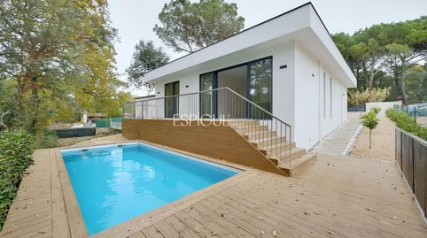 Casa de Obra Nueva con Piscina y Vistas al Bosque en Las Canyera, Llagostera