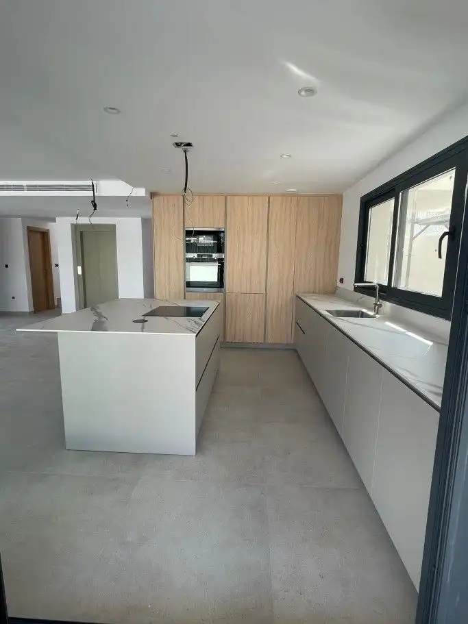 Cocina de Casa o chalet en venta en L'Alfàs del Pi con Aire acondicionado, Calefacción y Jardín privado