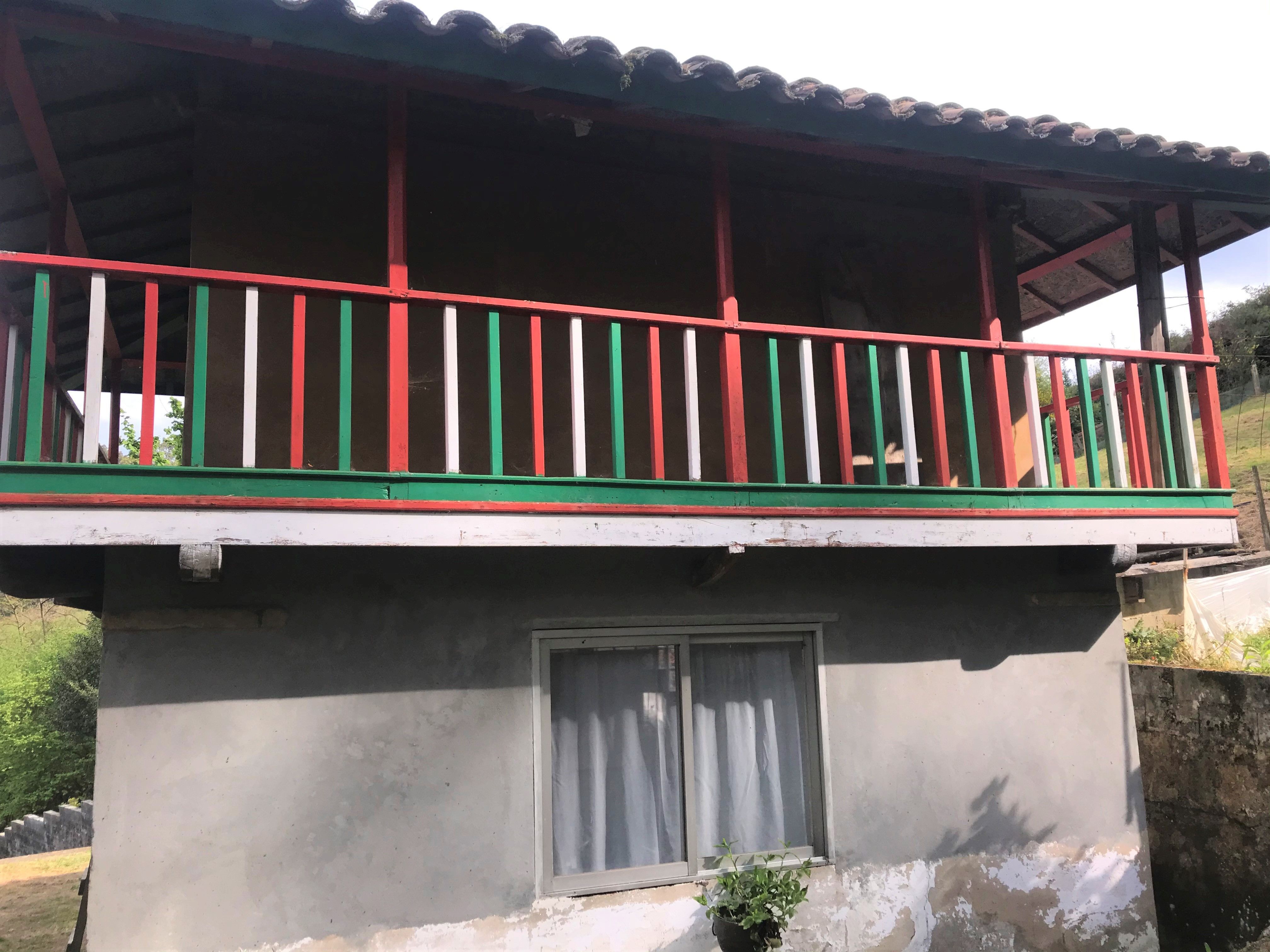 Vista exterior de Finca rústica en venda en Gijón  amb Jardí privat, Traster i Moblat