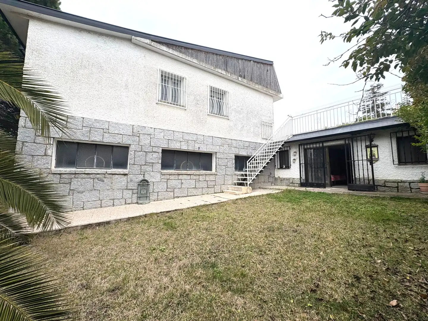 Vista exterior de Casa o xalet en venda en Casarrubios del Monte amb Calefacció, Jardí privat i Traster
