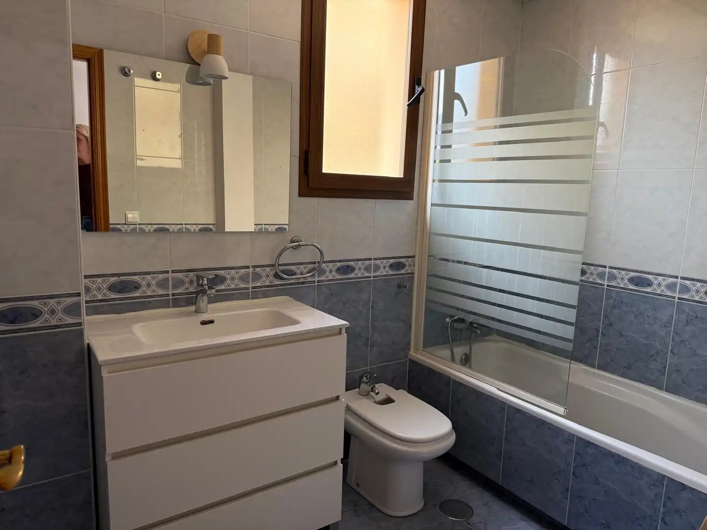 Baño de Ático de alquiler en Benalmádena con Aire acondicionado, Terraza y Balcón