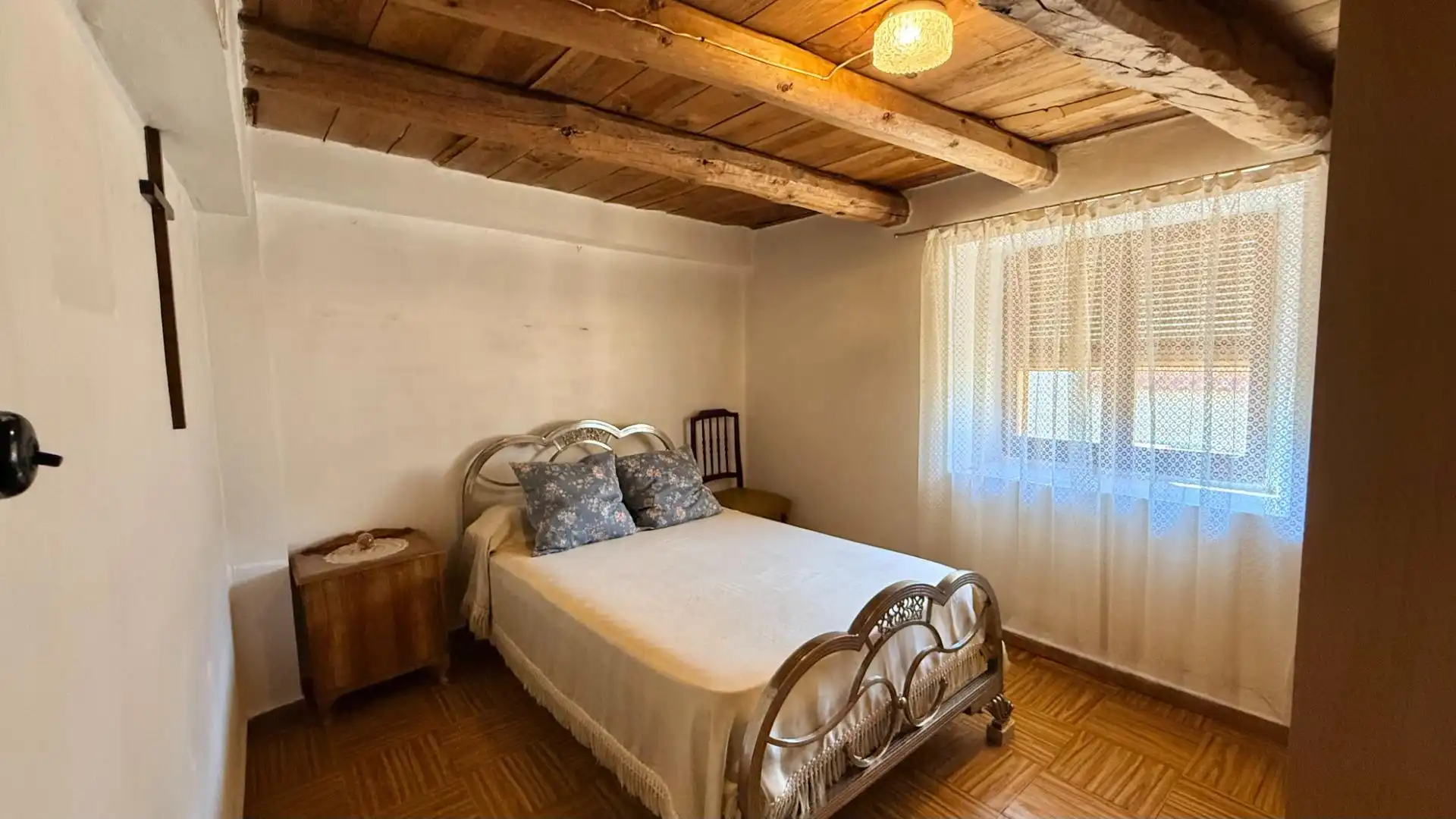 Dormitori de Casa o xalet en venda en Torrecilla del Pinar amb Jardí privat, Traster i Moblat