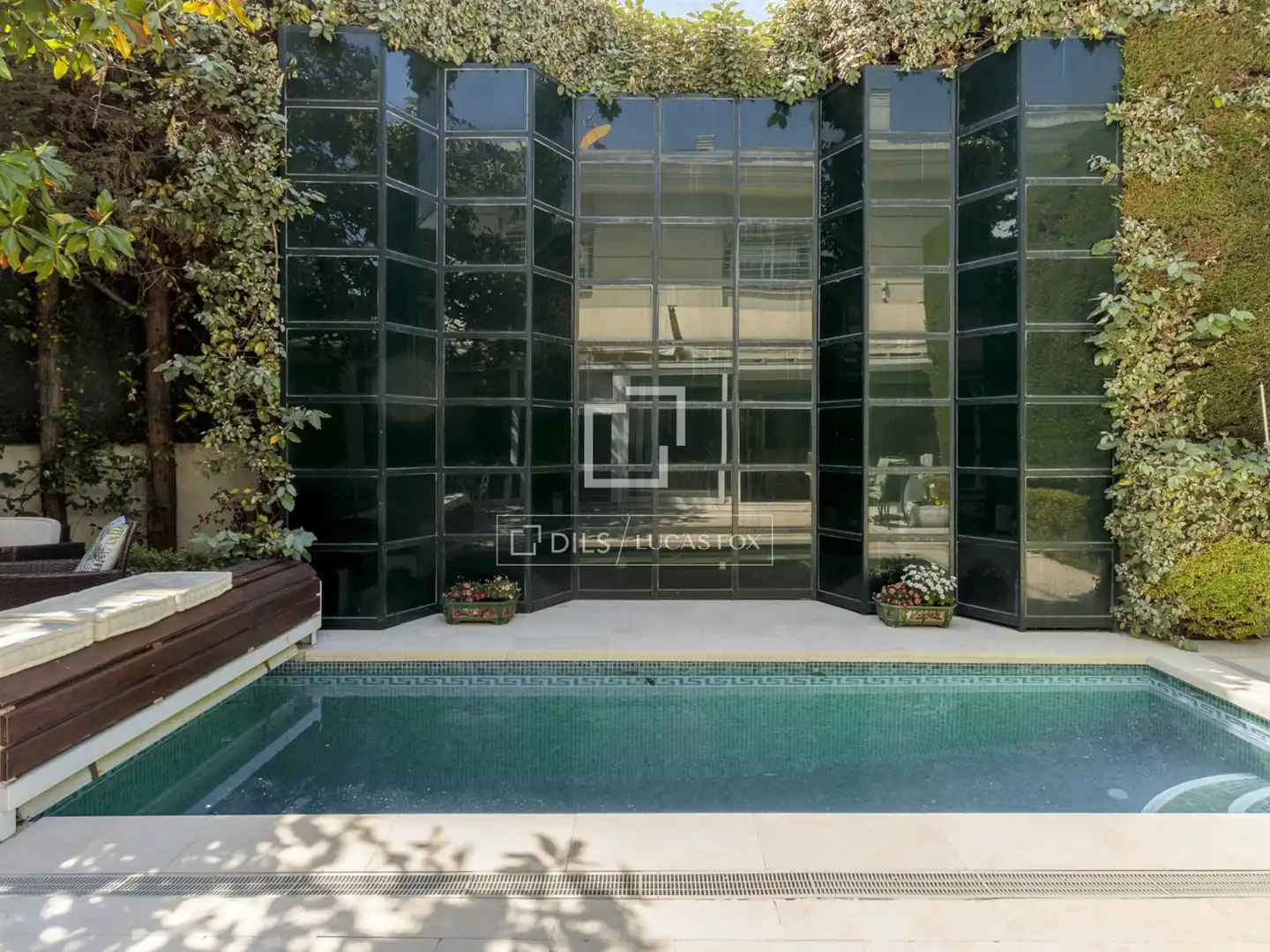 Piscina de Casa o xalet en venda en Madrid amb Aire condicionat, Calefacció i Moblat